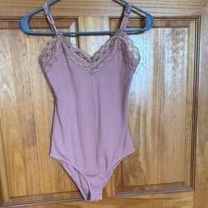 Fashion Nova Lace Trim Bodysuit in Mauve